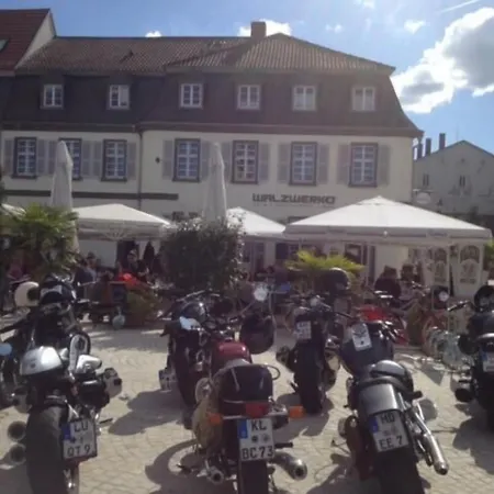 מלון Zum Erbprinzen 3*